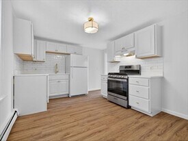 471 Medford St, Unit 1L in Somerville, MA - Building Photo