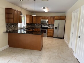 1966 Sharon St in Boca Raton, FL - Foto de edificio - Building Photo