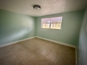 11027 Circle S Rd-Unit -Bungalow in Seffner, FL - Building Photo - Building Photo