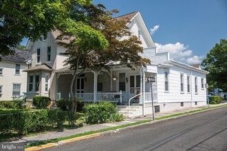 37 N Clinton St in Doylestown, PA - Building Photo - Building Photo