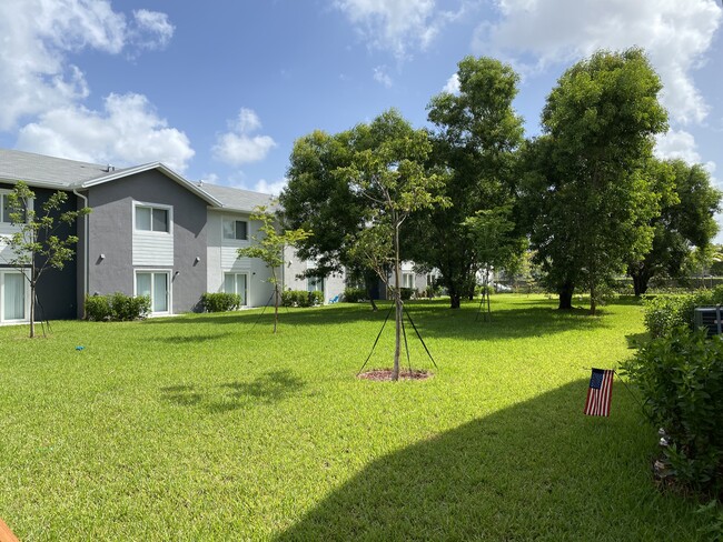2754-2791 NW 191st Terrace in Miami Gardens, FL - Building Photo - Building Photo