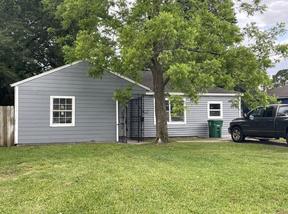 4914 Meadow Park Dr in Houston, TX - Building Photo