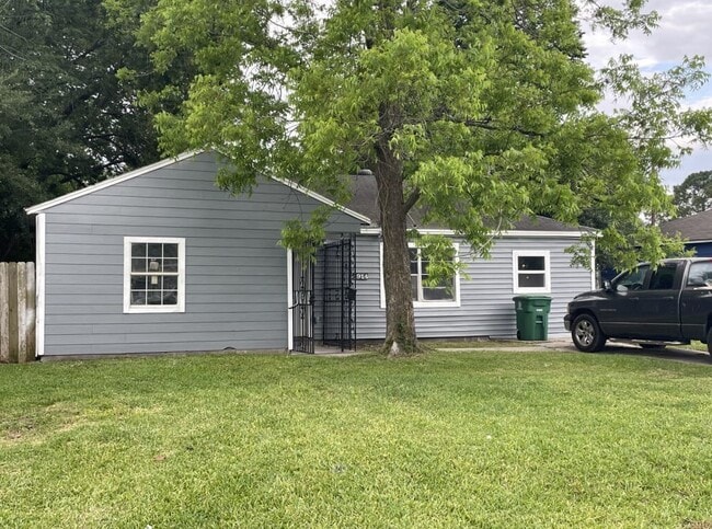 property at 4914 Meadow Park Dr