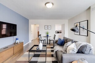 105 W 39th St in Baltimore, MD - Building Photo