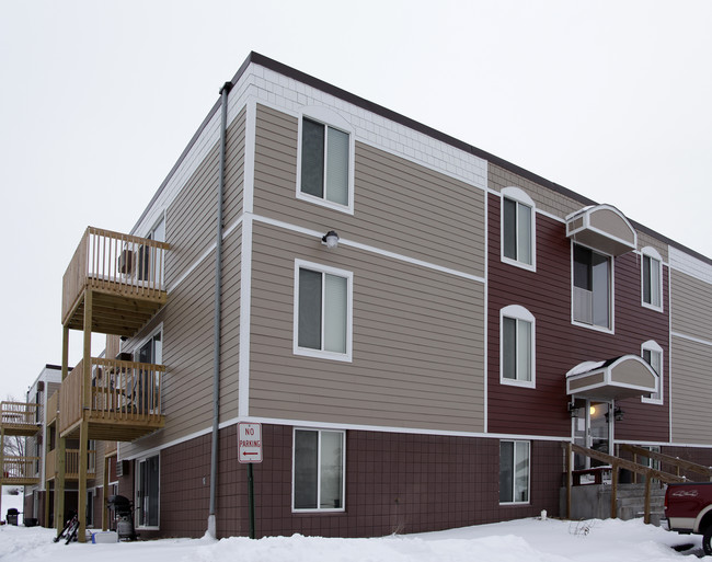 Rockford Villa Apartments in Rockford, MN - Building Photo - Building Photo