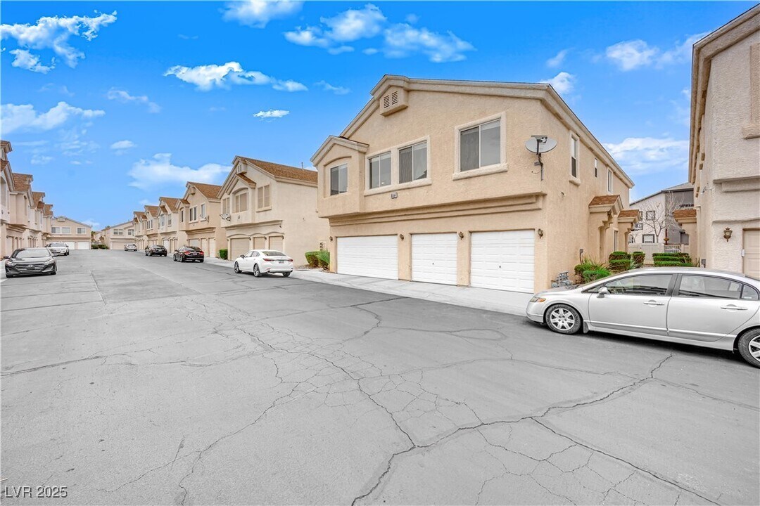 6404 Extreme Shear Ave in Henderson, NV - Building Photo