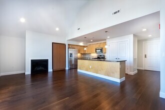 1501 Commonwealth Ave, Unit PH3 in Boston, MA - Foto de edificio - Building Photo