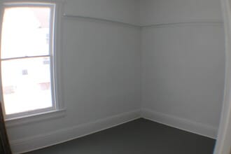 187 Bleecker St, Unit Apt 1 in Gloversville, NY - Foto de edificio - Building Photo