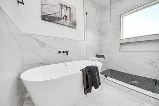 2434 Harrington St in Houston, TX - Building Photo