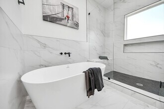 2434 Harrington St in Houston, TX - Building Photo - Building Photo