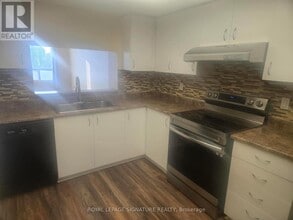 5765 Yonge St in Toronto, ON - Building Photo - Building Photo