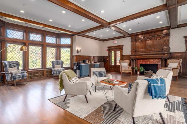 College Club Apartments