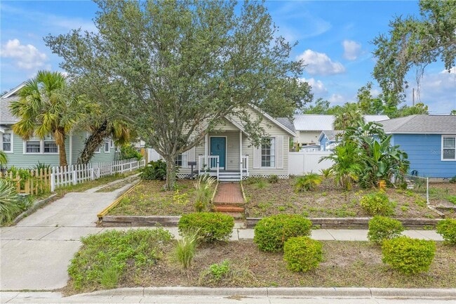 property at 116 16th Ave SE