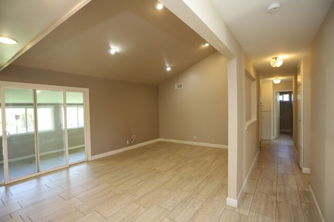 11411 Chapman Ave in Garden Grove, CA - Building Photo - Building Photo