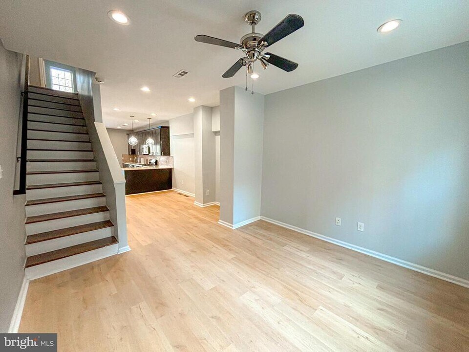 753 S Chadwick St in Philadelphia, PA - Building Photo