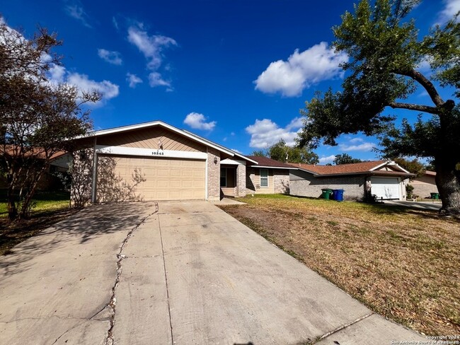 10343 Granary St, Unit 2F in San Antonio, TX - Foto de edificio - Building Photo