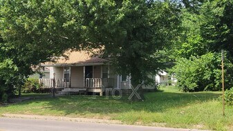 406 S Joplin St in Pittsburg, KS - Building Photo