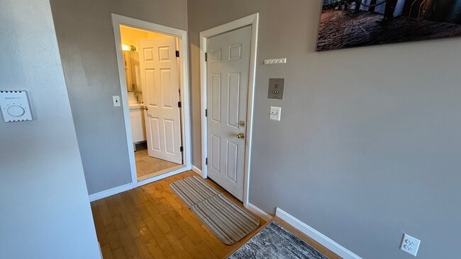 16 Foster St, Unit 9 in Boston, MA - Foto de edificio - Building Photo