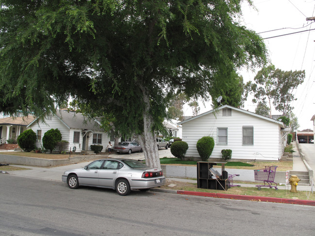 729-731 Venice Way in Inglewood, CA - Foto de edificio - Building Photo