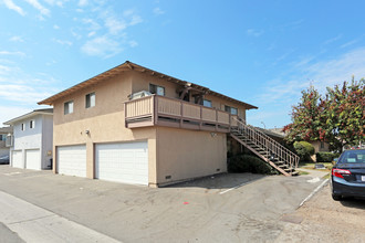 16642 Bartlett Ln in Huntington Beach, CA - Building Photo - Building Photo