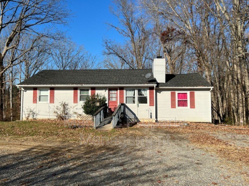 11308 Gordon Rd in Fredericksburg, VA - Building Photo