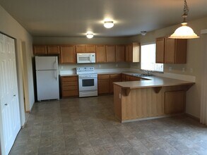 17727 1st Ave Ct E in Spanaway, WA - Building Photo - Building Photo