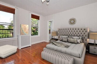 212 9th St-Unit -#2 in Hoboken, NJ - Building Photo - Building Photo