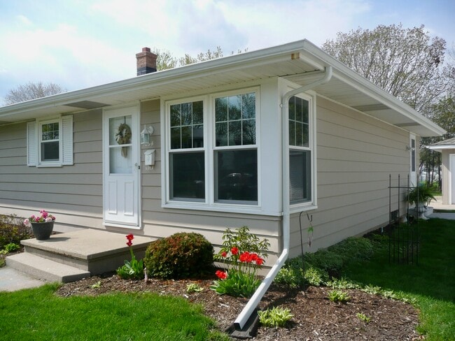 property at 1832 E Silvercrest Dr