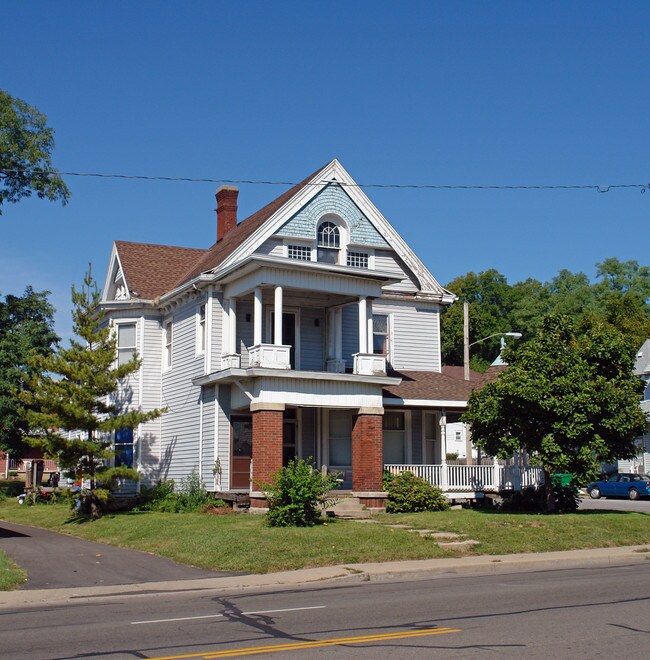 935 N Limestone St in Springfield, OH - Foto de edificio - Building Photo