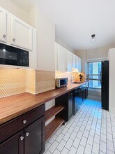 2330 Euclid Heights Blvd, Unit 301 in Cleveland, OH - Foto de edificio - Building Photo