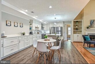 12001 Ridge Knoll Dr, Unit 805A in Fairfax, VA - Building Photo - Building Photo