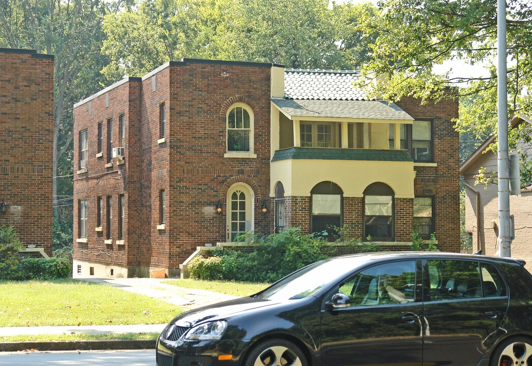 2301 Madison Ave in Memphis, TN - Foto de edificio