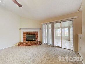 585 Fallen Timbers Dr in Orange Park, FL - Building Photo - Building Photo