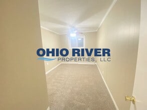 723 Broadway St, Unit 3 in Martins Ferry, OH - Foto de edificio - Building Photo