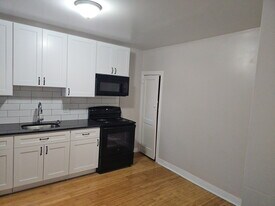 1107 Lindley Ave, Unit #2 in Philadelphia, PA - Building Photo