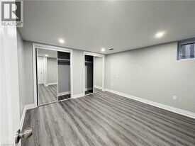 148 Oakland Dr in Hamilton, ON - Building Photo