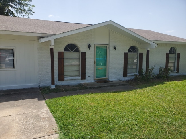 4001 Salem Dr in Garland, TX - Building Photo - Building Photo