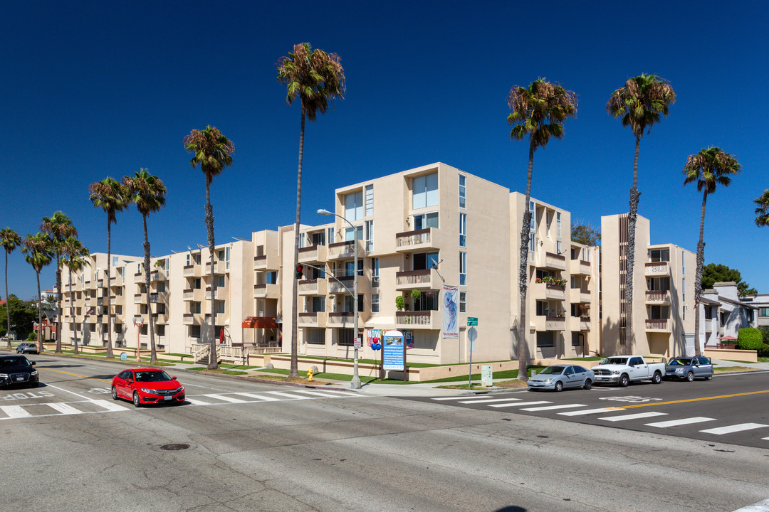 Beachbrook Village Apartments in Redondo Beach, CA - Building Photo