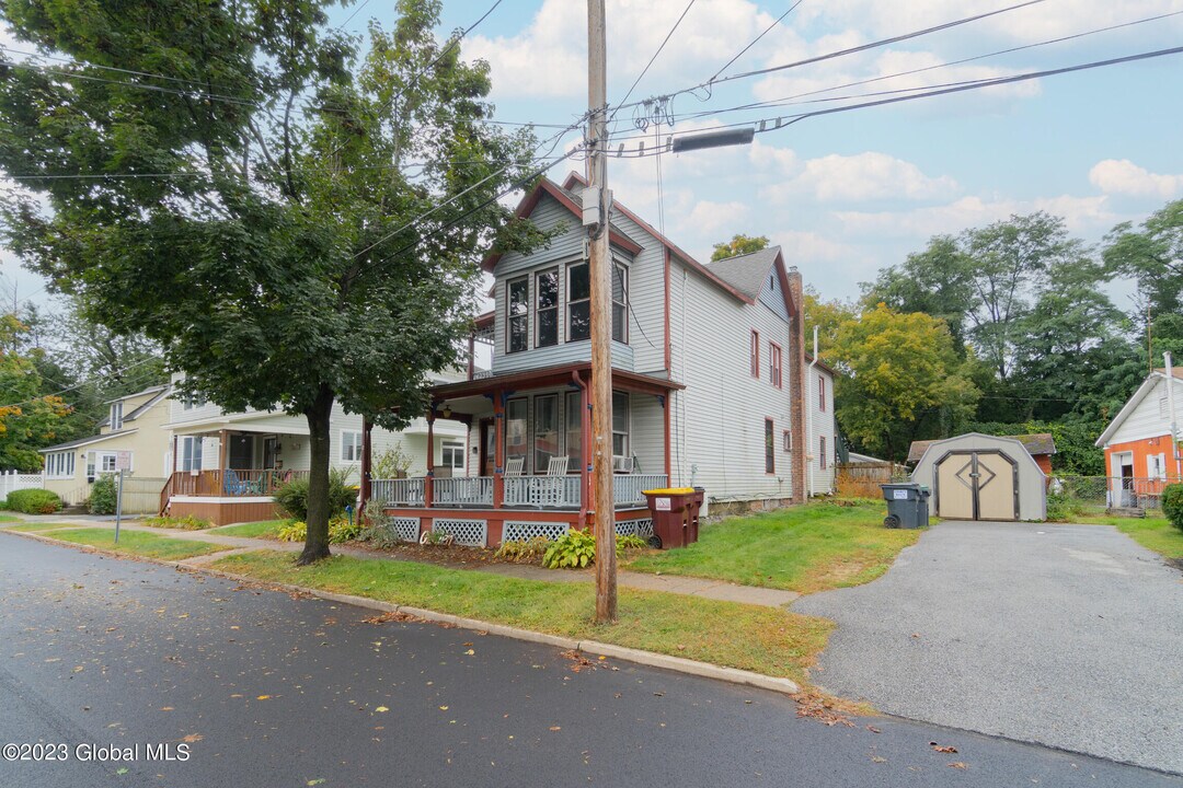 9 Green Ridge Pl in Saratoga Springs, NY - Foto de edificio