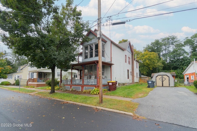 property at 9 Green Ridge Pl
