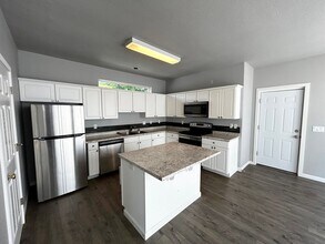 16987 SW Kattegat Dr in Beaverton, OR - Building Photo - Building Photo