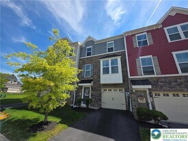 2434 Emanuel Ct in Easton, PA - Building Photo