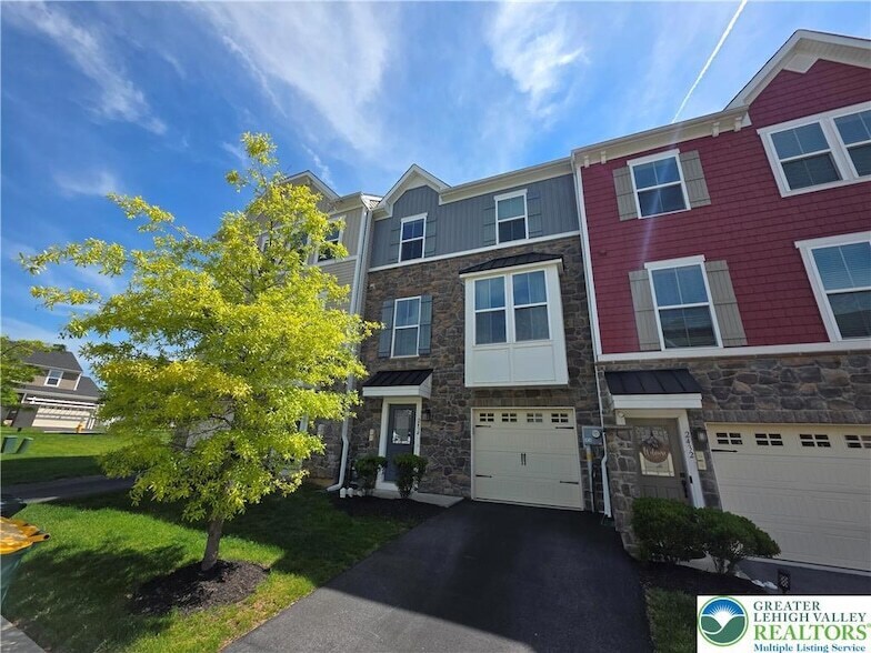 2434 Emanuel Ct in Easton, PA - Building Photo