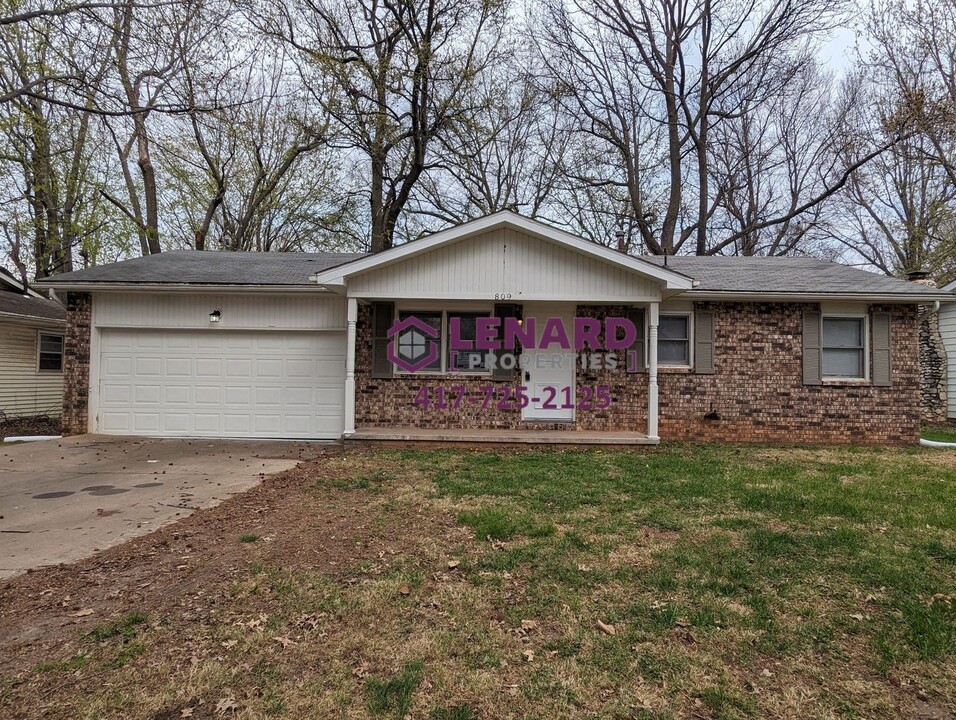 809 E Rosebrier St in Springfield, MO - Foto de edificio