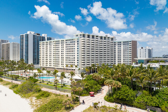 Triton Towers in Miami Beach, FL - Foto de edificio - Building Photo