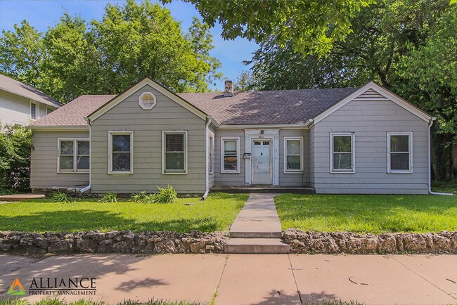 1609 Poyntz Ave in Manhattan, KS - Building Photo - Building Photo