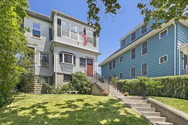 property at 723-725 Fellsway