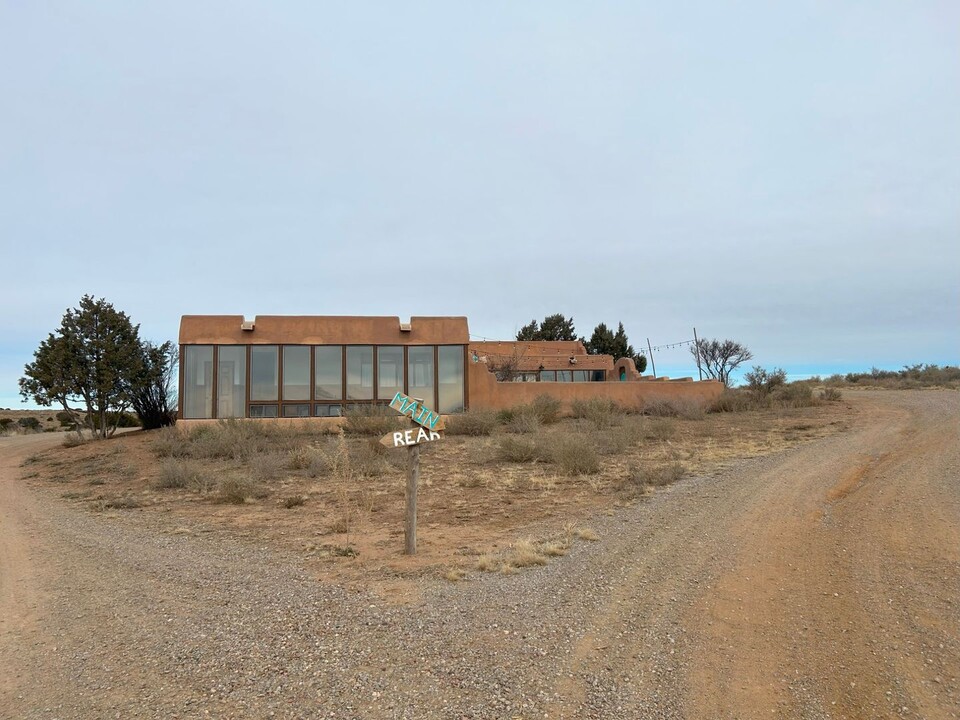 13 Bonanza Creek Rd in Santa Fe, NM - Building Photo