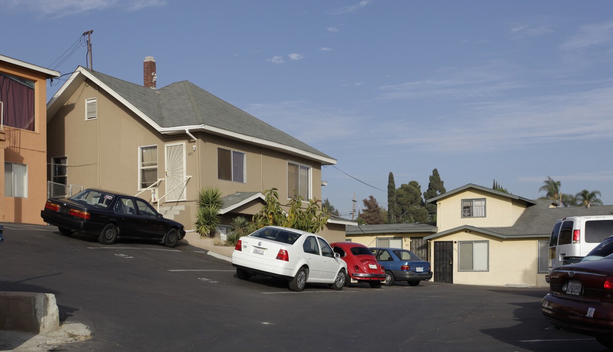 643-661 Stork St in San Diego, CA - Foto de edificio