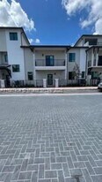 4239 NW 83rd Path in Doral, FL - Building Photo